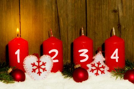 Adventi gyertyamártás és mécsestartó készítés